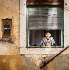 40 The widow in the window, Lissabon 2017